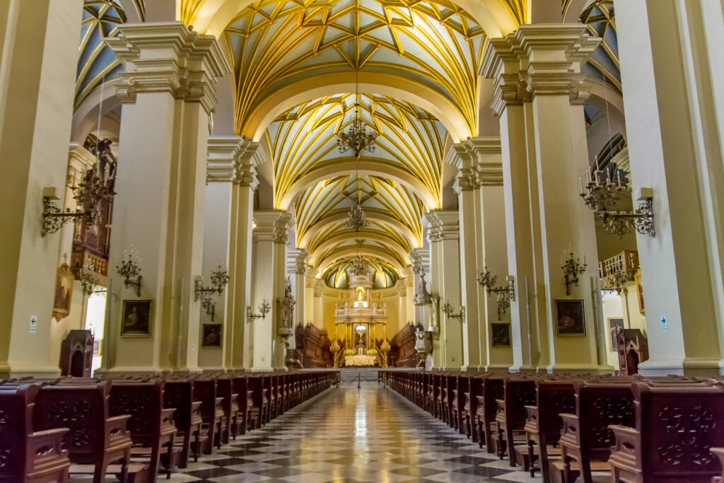 Het interieur van de kathedraal van Lima